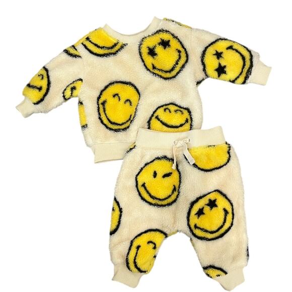 Baby Gap x SmileyWorld Sherpa Emoji Sweatshirt and Pant  Set Size 3-6 months - Picture 2 of 4